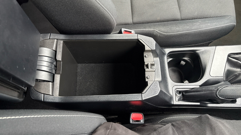 Toyota RAV4 2.0 D-4D Business Edition 5dr 2WD Diesel Estate